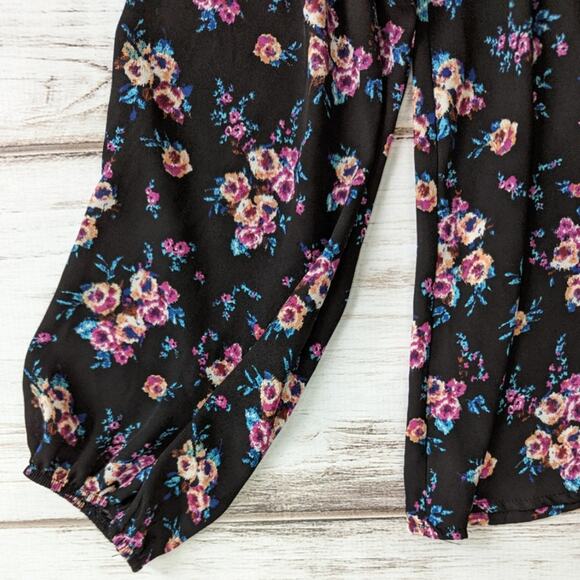 Lily White Floral Cold Shoulder Blouse Sz Medium - Picture 4 of 7